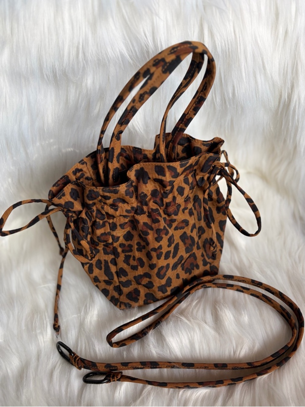 Baggu Nylon Drawstring Bag in Leopard